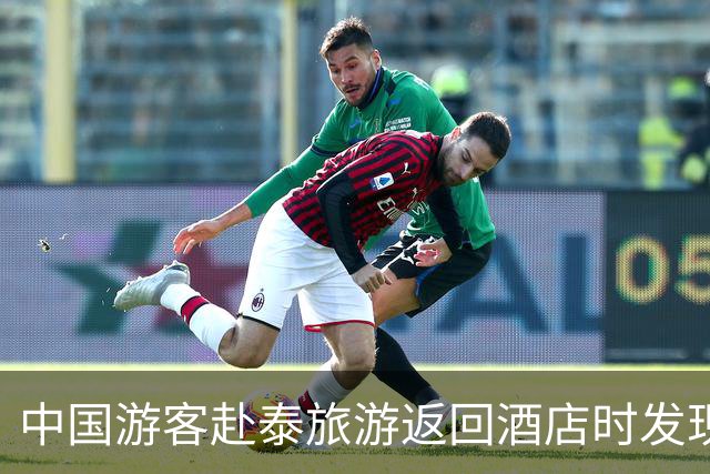 中国游客赴泰旅游返回酒店时发现一男子半裸躺在床上，当事人：酒店仅提出赠送两份早餐，拉扯期间涉事男子在未被酒店阻拦的情况下自行离开